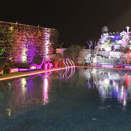 Xenious World Square Hotel Ghaziabad Exterior foto