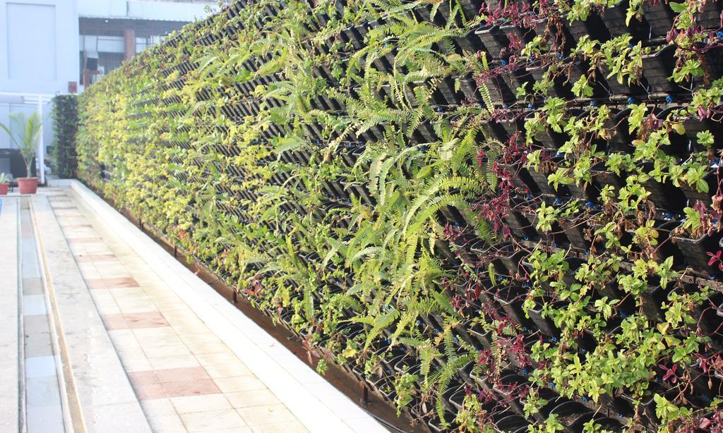 Xenious World Square Hotel Ghaziabad Exterior foto