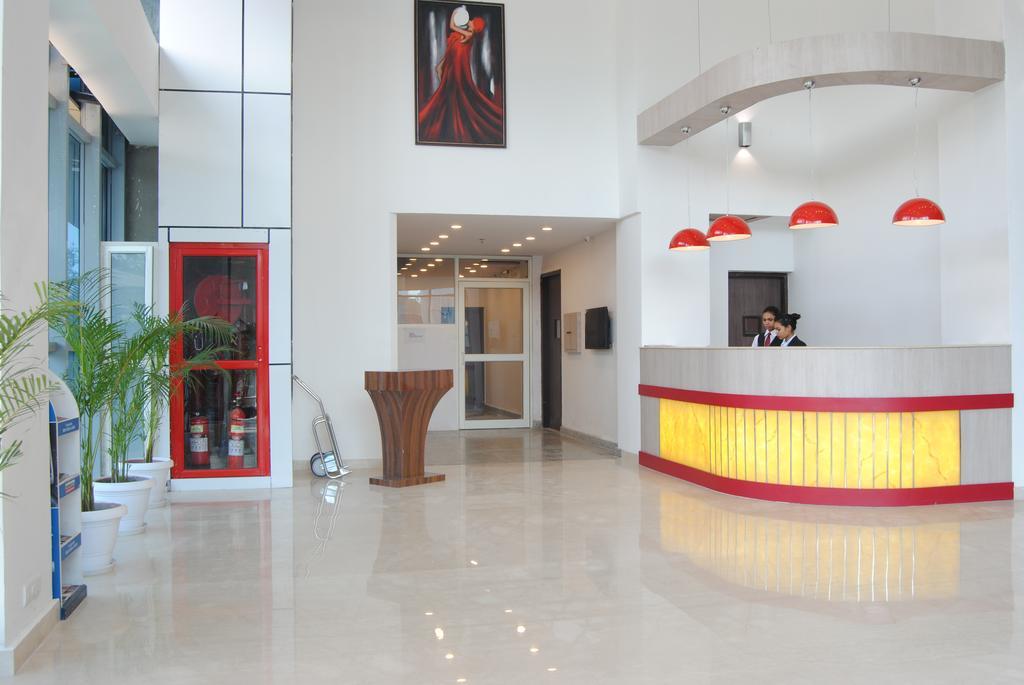 Xenious World Square Hotel Ghaziabad Exterior foto