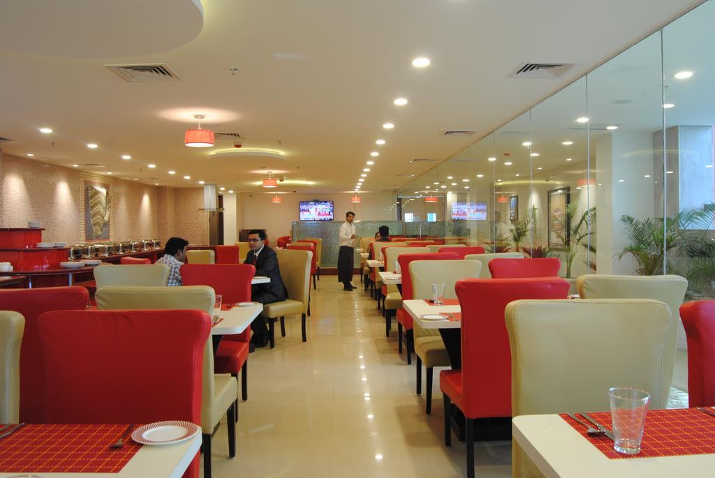 Xenious World Square Hotel Ghaziabad Exterior foto